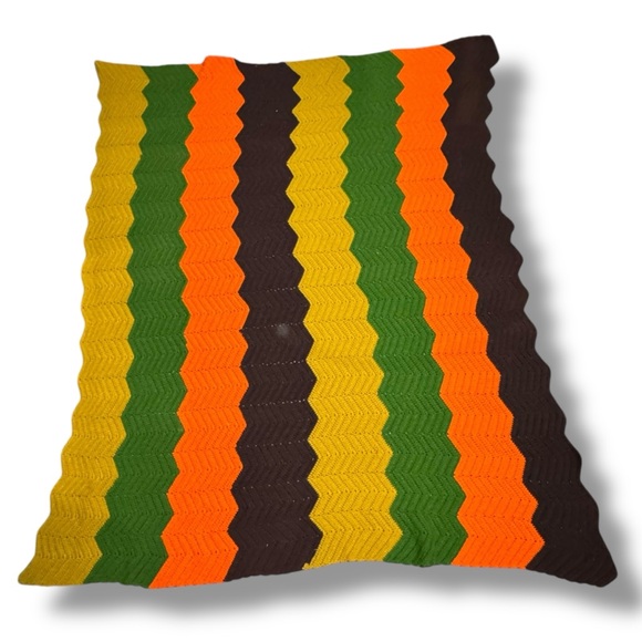 Multicolor Chevron Pattern Throw Blanket - Picture 4 of 10